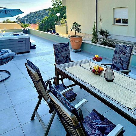 1 Bedroom Stunning Apartment In Makarska Exterior photo